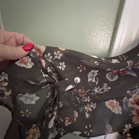 Beautiful fall floral colored, flowing top - Picture 3 of 5